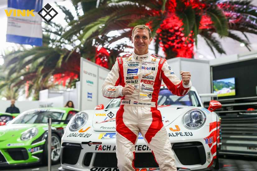 Racen voor het kampioenschap, dat is wat we bij Vink Kunststoffen samen met onze collega's, leveranciers en klanten continue ambiëren. Dit jaar sponsoren we 
<a href="/jaapvanlagen/">Jaap van Lagen</a> in zijn race naar het kampioenschap van de Porsche Supercup. Samen kun je winnen. Sta sterker met Vink.