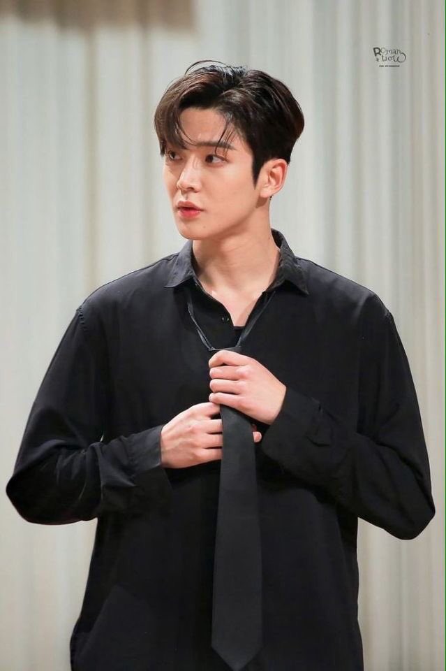 7. All black Rowoon  #로운  #SF9  #ROWOON  #에스에프나인