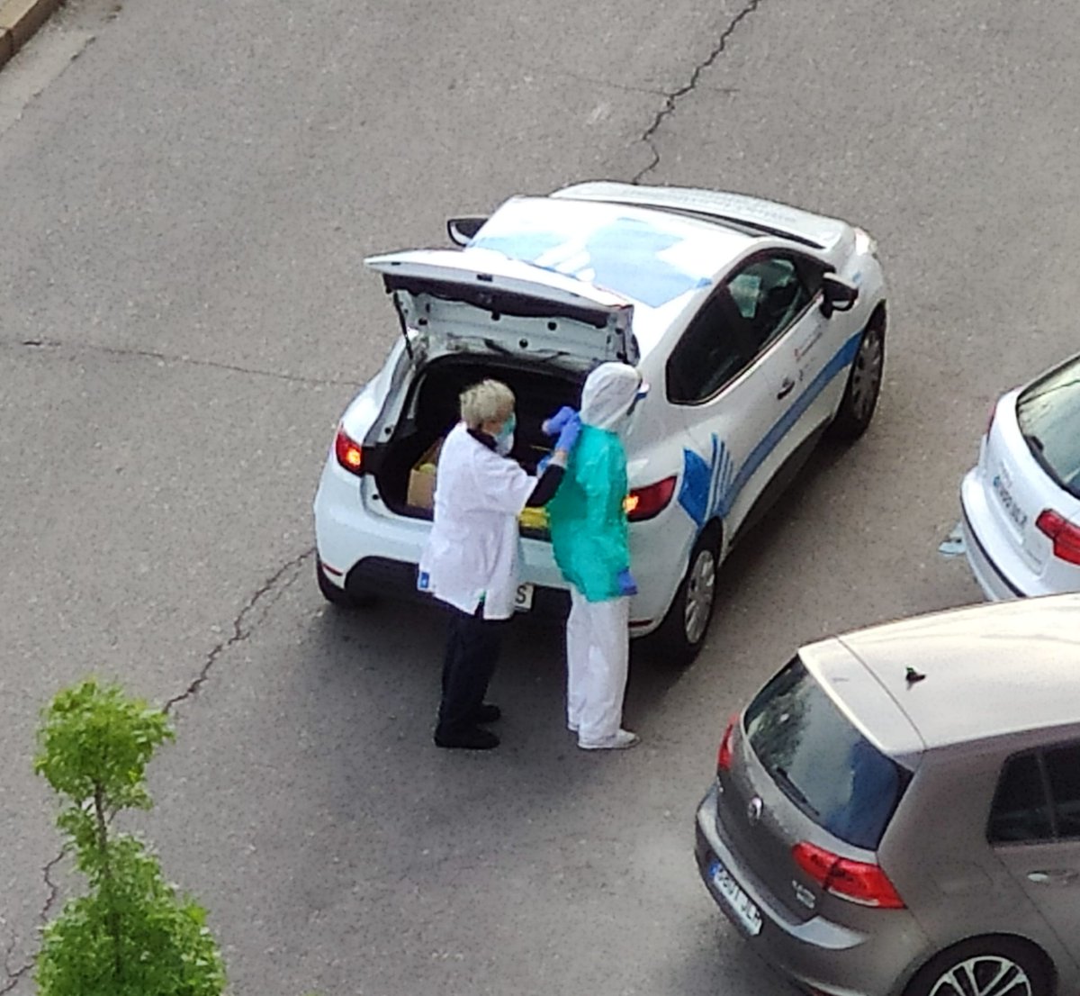 Un 👏👏 pels nostres companys d' <a href="/apicslleida/">AP ICS Lleida</a> per la seva tasca en aquesta pandèmia de #COVID19 Recollida de mostres per proves PCR a l'àmbit #Lleida 
#Ensensortirem #frenarlacorba #joactuo