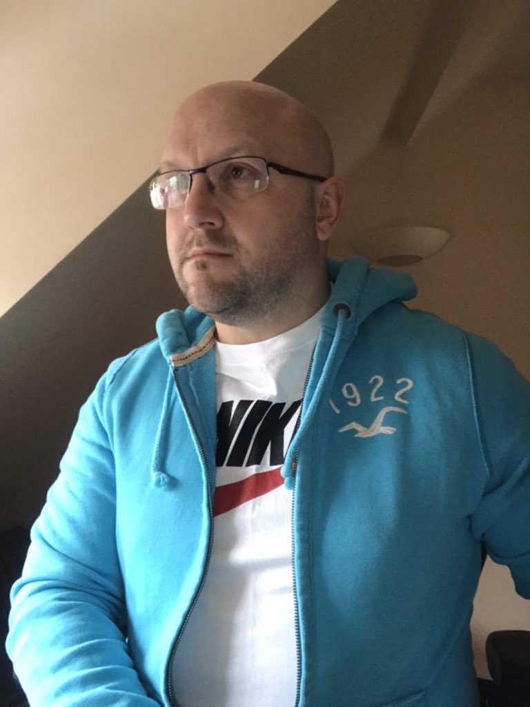 Rhyno_24's tweet photo. #RemoteWork #RemoteWorking #HoodieFromHome #WFHhoodie #AVSelfie #AVInTheAM #AVTweeps #AVBrits #AVJamUK #AVTechJunkies

Day 17 of my hoodie distractions, #SocialDistancing and zero body counts at home 😁

All in the name of staying positive 👍🏻 

#StaySafe #StayHealthy #StayFocused https://t.co/kVGeI6IMiR
