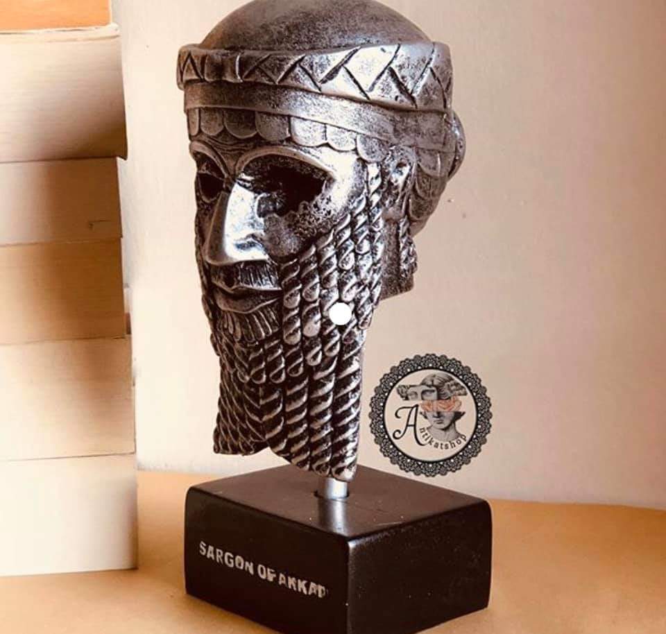 من أصلاحات سرجون الأكدي قبل أكثر من (4000) عاماً هو القضاء على سلطة #رجال_الدين بأدارة الدولة وجعلها دولة مدنية بعيدة عن تحكم الكهنوت لأنهم أساس البلاء.
                        مرسوم ملكي /

تلغى جميع المحاكم الدينية وتستبدل بمحاكم مدنية وتقوض سلطة الكهنة.

سرجون الأكدي
2334 ق.هـ