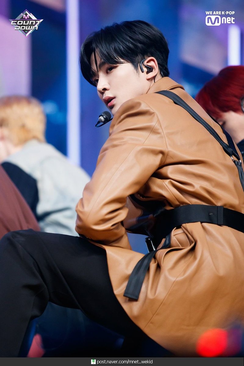 11. This stage outfit is one of my favourite  #로운  #SF9  #ROWOON  #에스에프나인