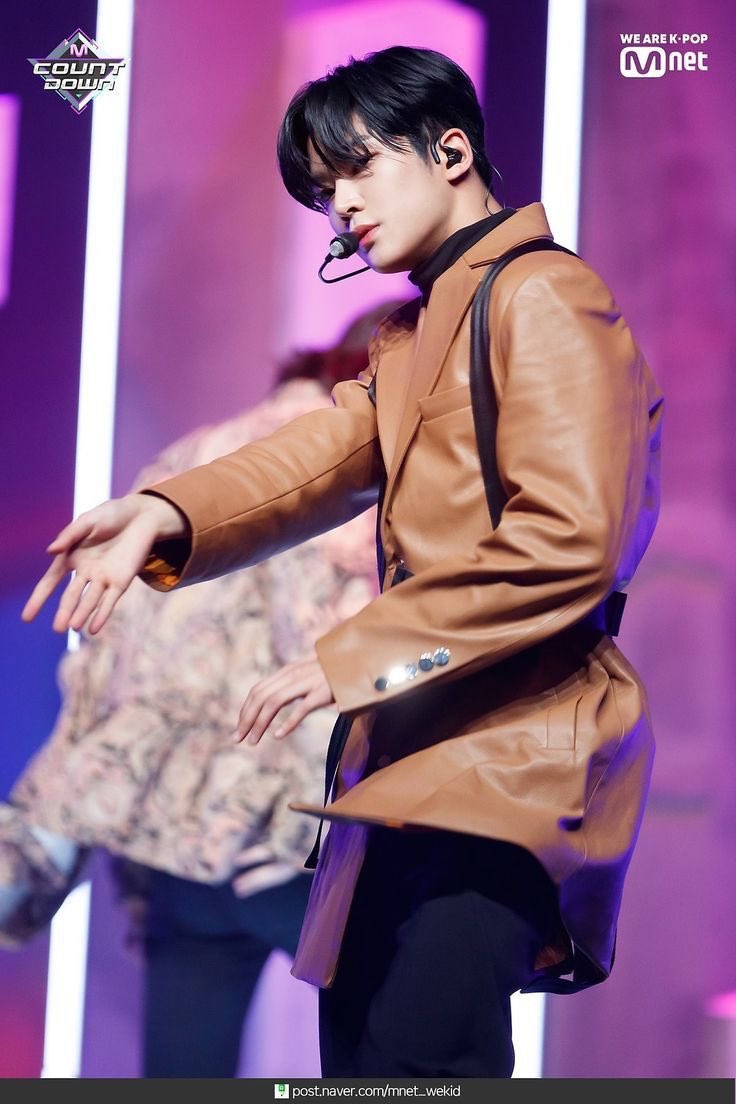 11. This stage outfit is one of my favourite  #로운  #SF9  #ROWOON  #에스에프나인