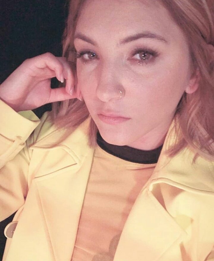 Julia ınstagramda Profil fotoğrafını ve biyografisini değiştirdi görmek için kaydırın