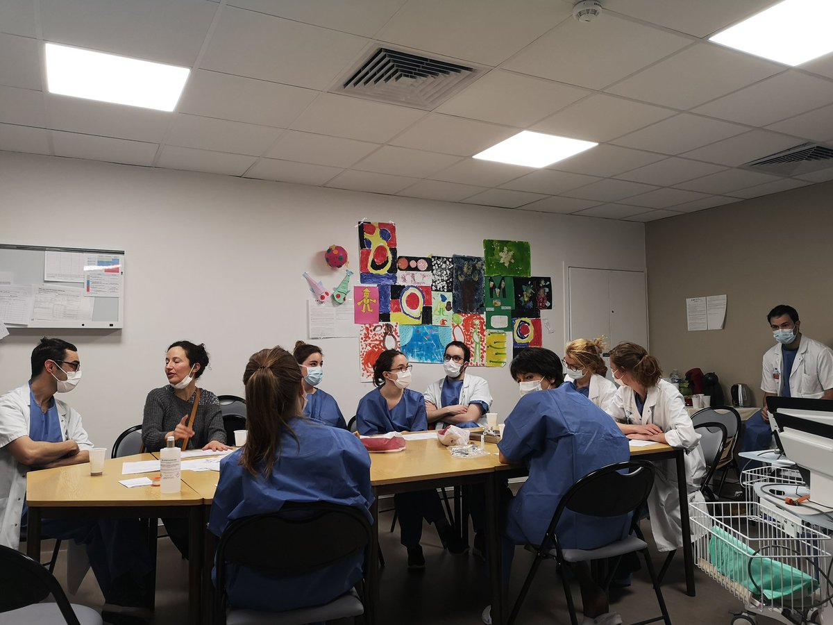 nicolasnoel94's tweet photo. Un vrai réconfort pour nous aux transmissions du matin, tous les dessins des enfants de soignants du CHU Bicêtre qui mettent du baume au cœur dans cette période ! 😍💓@Hopital_Bicetre @villeKB #COVID2019 https://t.co/RruoafcRLA