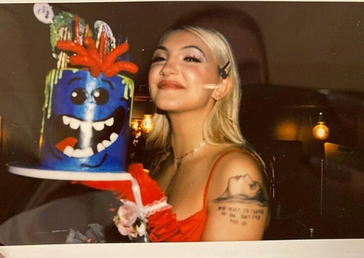 Julia Selena Gomez'in son gönderisine yorum attı görmek için kaydırın