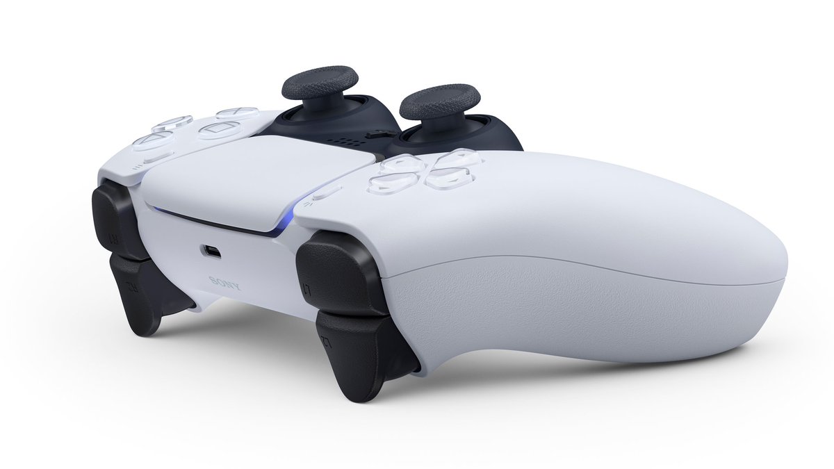 greenskingaming's tweet photo. First images of the Dualsense, the PS5's new controller.

We like 😍😍😍

#dualsense
#PlayStation5
#playstation https://t.co/GBP89aeT5y
