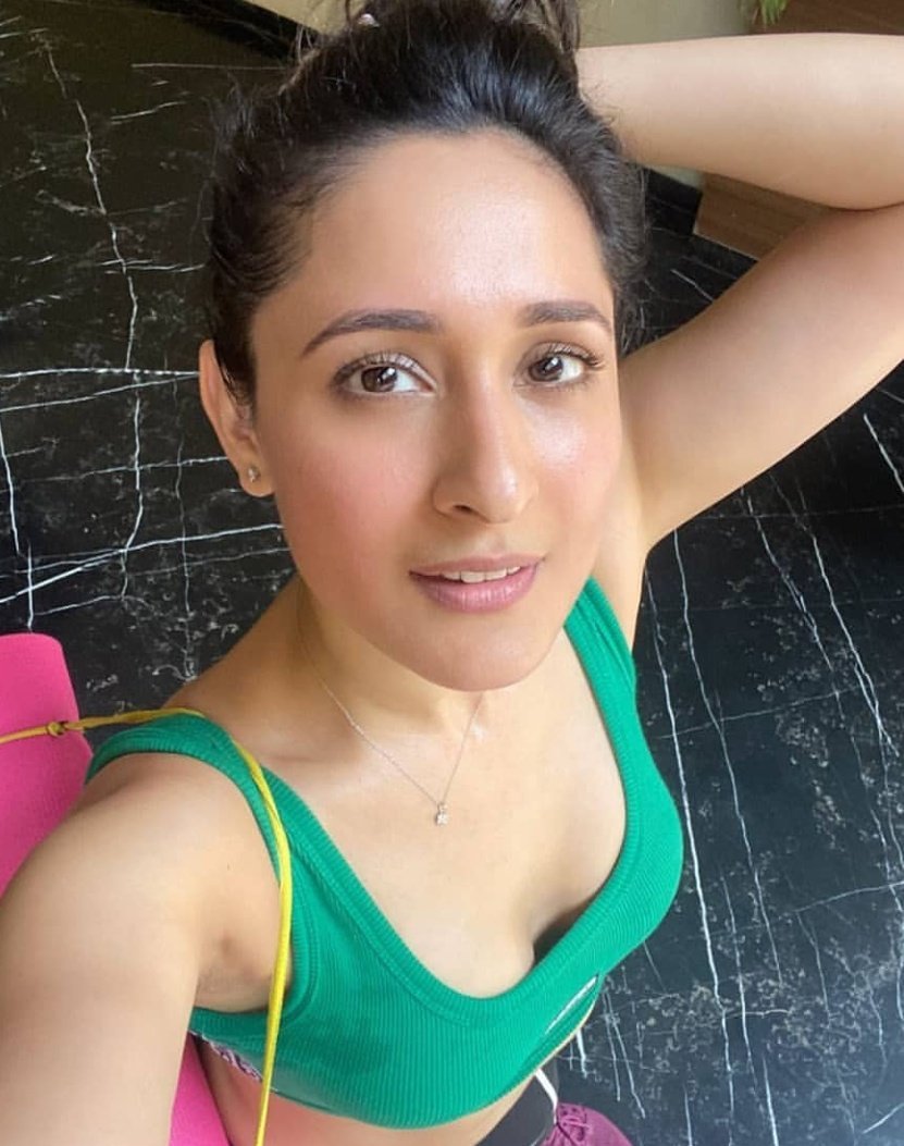 EVEQzyfUMAI-obq?format=jpg&name=medium