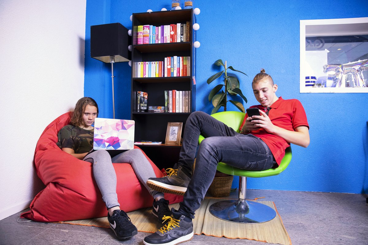 Wat is het een gekke tijd hè. Houden jullie het nog wat vol? Het is vast wennen. We kunnen ons goed voorstellen dat je vragen hebt. Of dat je je zorgen maakt. We hebben niet op alles een antwoord, maar helpen je graag op weg.  caleidoscoopheerenveen.nl/nieuws/mantelz… #mantelzorg #Heerenveen