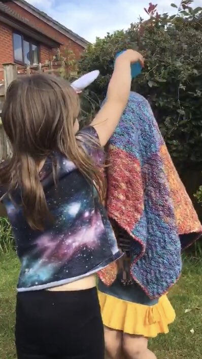 Stjohnscoventry's tweet photo. Year 2 had a brilliant time investigating which materials were waterproof or not. Some of the siblings were fantastic assistants to! #SunshineandScience #ShinewithyourSiblings https://t.co/p1HjAjaaEl