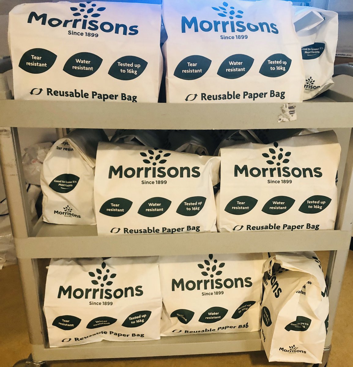 Thank you @Morrisons for the kind donation of meal kits in a bag. The amazing bags have been shared with our @broomfieldnhs ITU staff & Discharhe Lounge. Patients discharged home with no immediate access to food supplies will significantly benefit! @WENDYMATTHEWS8 @paulawoods4
