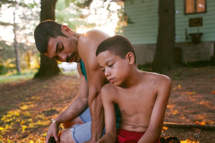GustaveShaimi's tweet photo. En VOD, WE THE ANIMALS de Jeremiah Zagar est nourri d’influences malickiennes sans crouler sous leur poids. Cette chronique fragmentée, gracieuse et sensible, capte les ambiguïtés de la sortie de l’enfance avec créativité et poésie. Belle révélation.
#watchlist #confinementotal https://t.co/AGa0QEr6ky