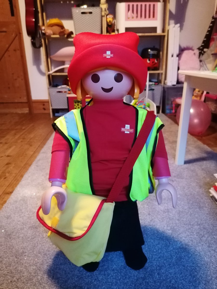 AmandaWinter4's tweet photo. @playmobil Busy dressing up our XXL Princess ❤️ https://t.co/yXA6DEb0Db