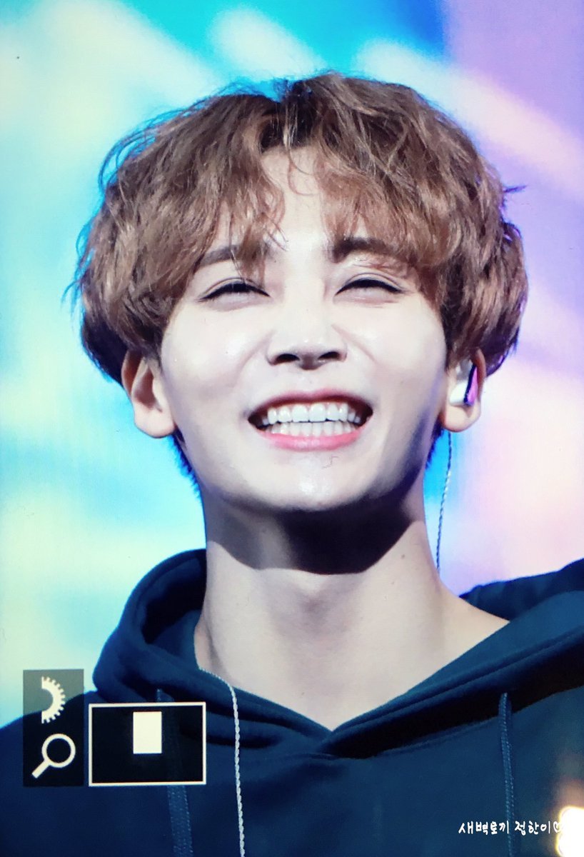 The king of cheating who even lied to Carats (lol) but so freackin gorgeous like an angel,  @pledis_17's Jeonghan