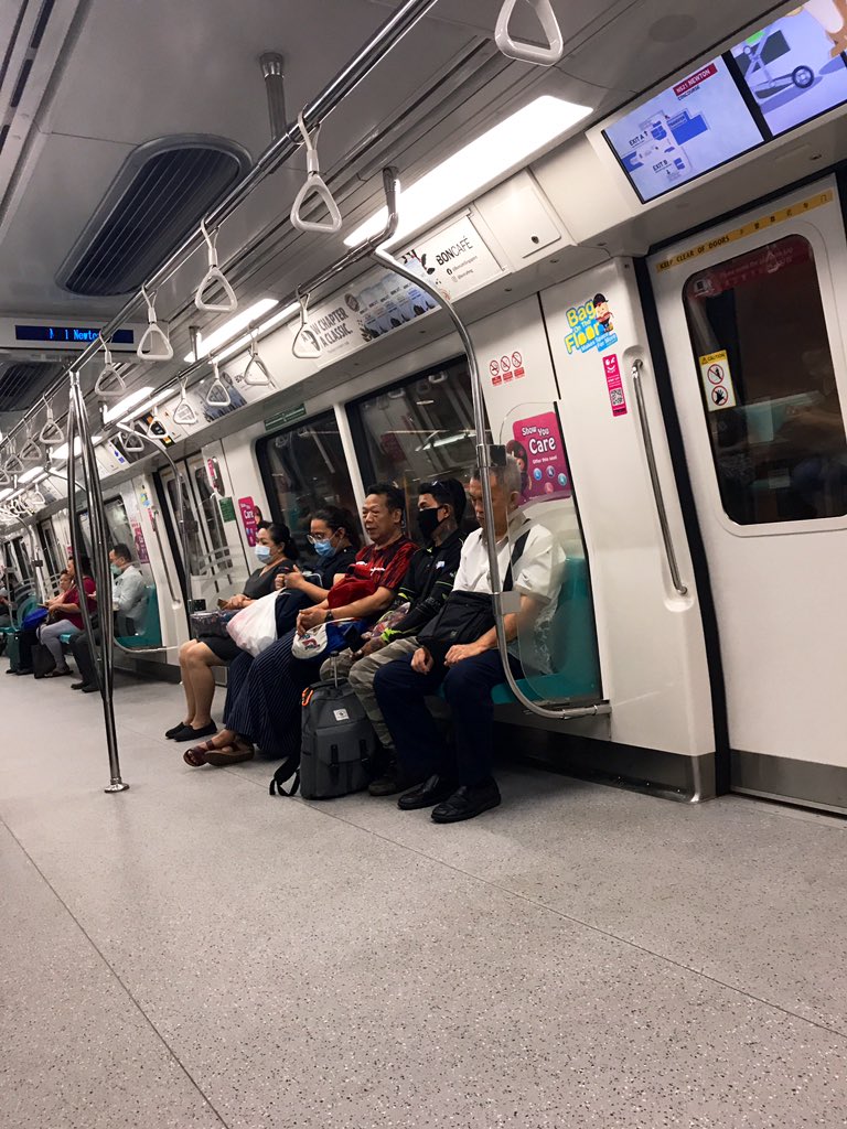 HaseenahKoya's tweet photo. #Singapore:
What ‘circuit breaker’? Looks like everyone is an ‘essential worker’. Either that or the cost of living in SG is so high, staying home is simply *not* an option. #COVID #SolidarityInSuffering https://t.co/YwtifeXZg9
