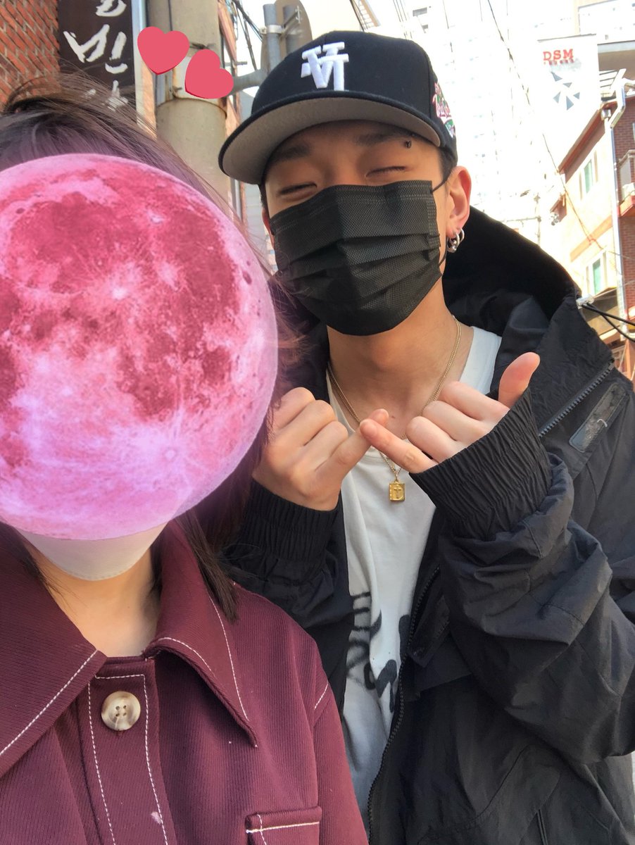 ACTJISUS_files's tweet photo. OHMYGOD!!!!!!

A fan spotted w/ Bobby recently &amp; it looks like he went back to eat at his &amp; his friends fave noodles shop! It's the same shop I went to 2mos ago  where the staff told us Bobby went there 10x alrdy &amp; even came w/ Hanbin before

Fun fact: It's super near LAB5GAM!! https://t.co/Swus0xjvCM
