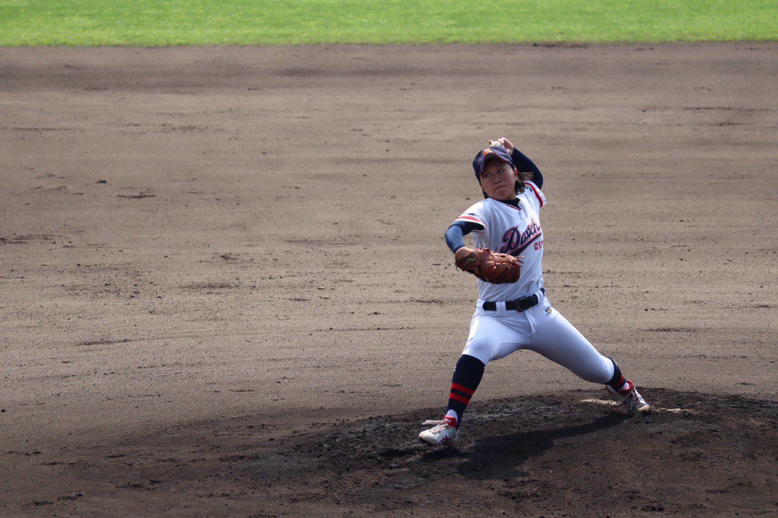 東坊城 夢来 公式 初めまして Twitter開設しました 京都フローラ 44 ルーキーの東坊城夢来です 岐阜第一高校で3年間プレーしていました 左投左打 ポジションはピッチャーです ルーキーらしく若さを活かし全力プレーで頑張ります 応援よろしく