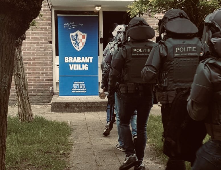 brabant_veilig's tweet photo. Brabant Veilig organiseert samen met de (op)leiders van Arrestatie-teams de komende periode nieuwe oefeningen en locaties. Zodat we samen onze samenleving veilig kunnen houden met goed getrainde professionals
 die direct en adequaat inzetbaar zijn. 
#politie #arrestatieteams #ehv https://t.co/TBXSEs7gMJ