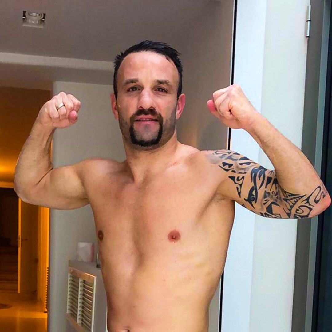 ActuFoot_'s tweet image. Nouveau look pour Mathieu Valbuena. 😶

📸 mv28_officiel