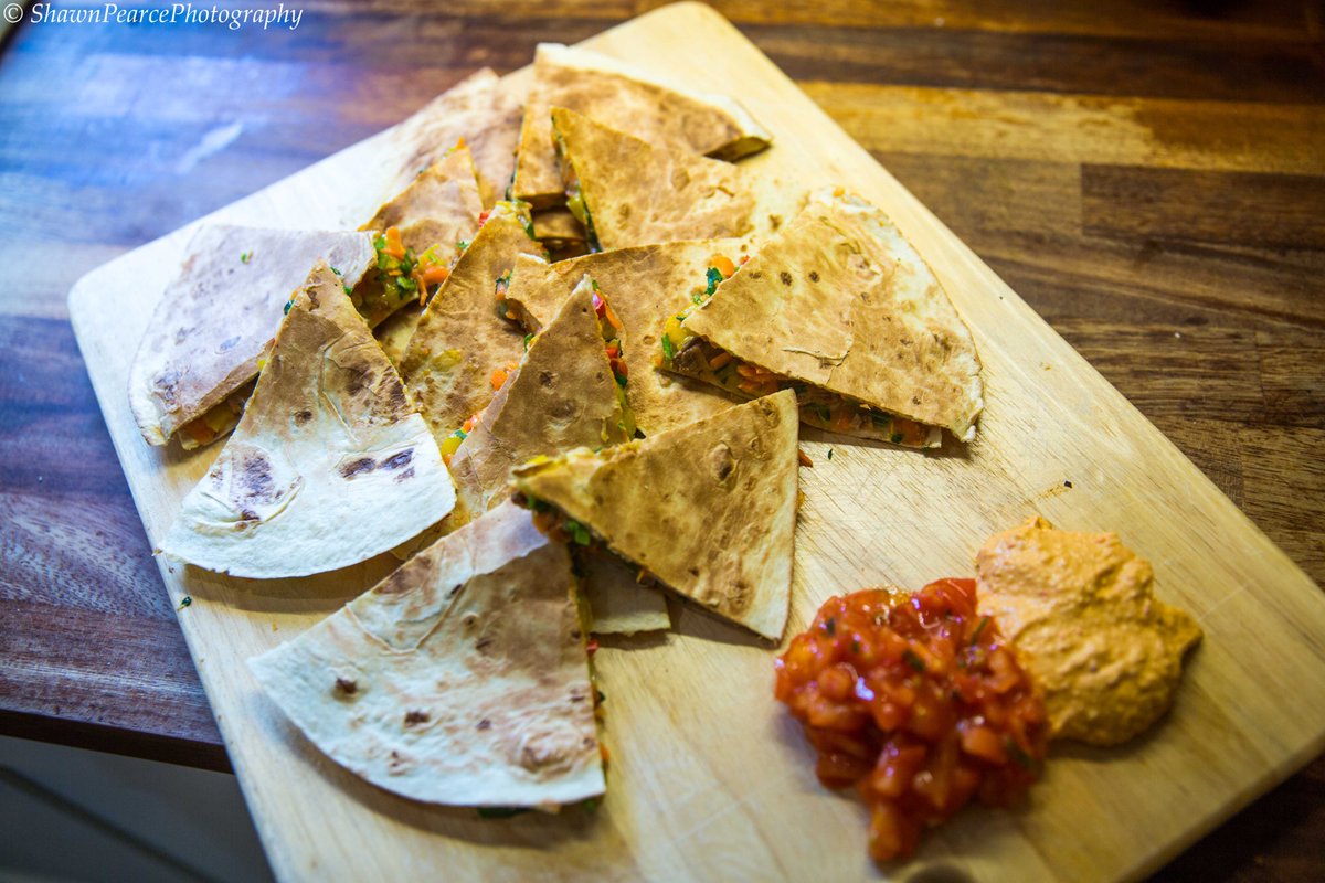 spearcephotos's tweet image. A BIG thanks to @jamieoliver for #food inspirations and great #recipes during this testing time! #covid19UK #lockdownuk #quesadilla &amp;amp; #chicken #curry! #keepcalmandcook #JamieOliver #chef #photography #photooftheday #photographer #picoftheday #foodphotography
