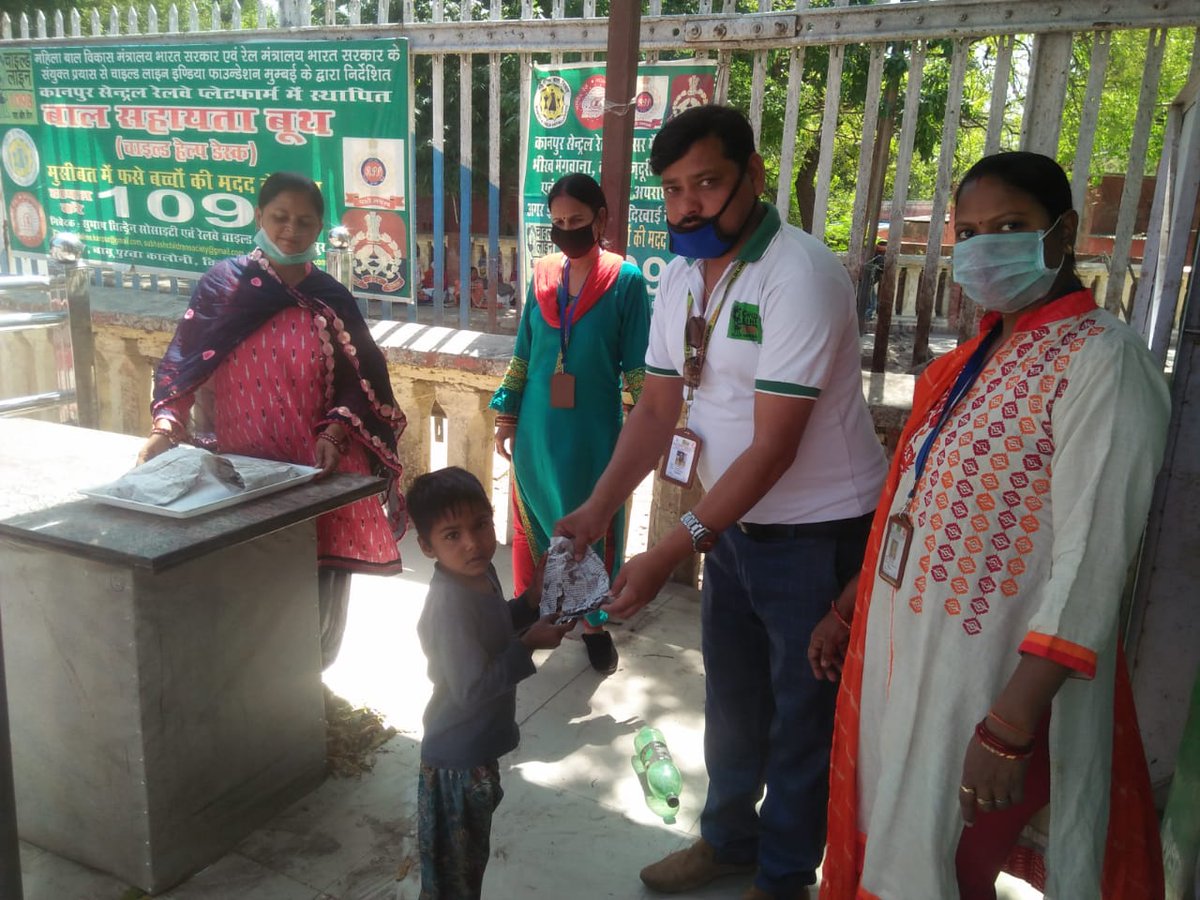 forworldhelp's tweet photo. Let's extend our support to daily wagers/laborers who are out of work &amp; suffering the most during the Corona crisis.

Call us to sponsor a family in need -  7412077717

Volunteer: Kamal Kant Tiwali
City: Kanpur
Fed: 5000
Date: 6 April

#helpincorona #foodforneedy #foodforpoor https://t.co/xJAEhiOIac