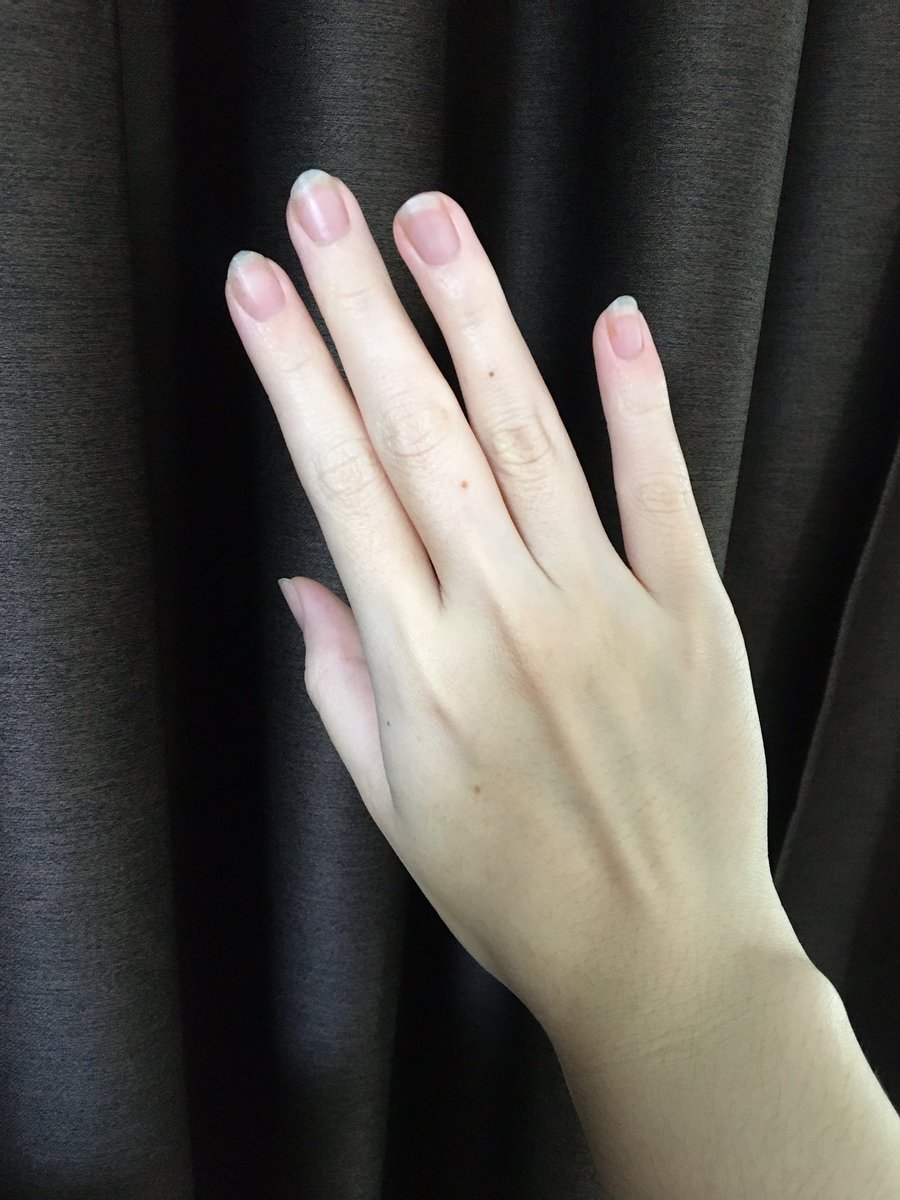 TTanuson's tweet photo. ช่วงนี้ล้างมือบ่อย ปกติเป็นคนผิวแห้งอยู่แล้วทำให้ผิวแห้งหนักกว่าเดิม  hand cream ของ Aveeno ตัวนี้จากที่ลองมาโอเคเลย ไม่เหนอะหนะมือไม่มันผิวชุ่มชื่นดี เลิฟฟฟฟ💖#ไว้รีวิวห้ามขายของโว้ยย #ใช้ดีบอกต่อ #HowtoPerfect https://t.co/W25XpETPQ5