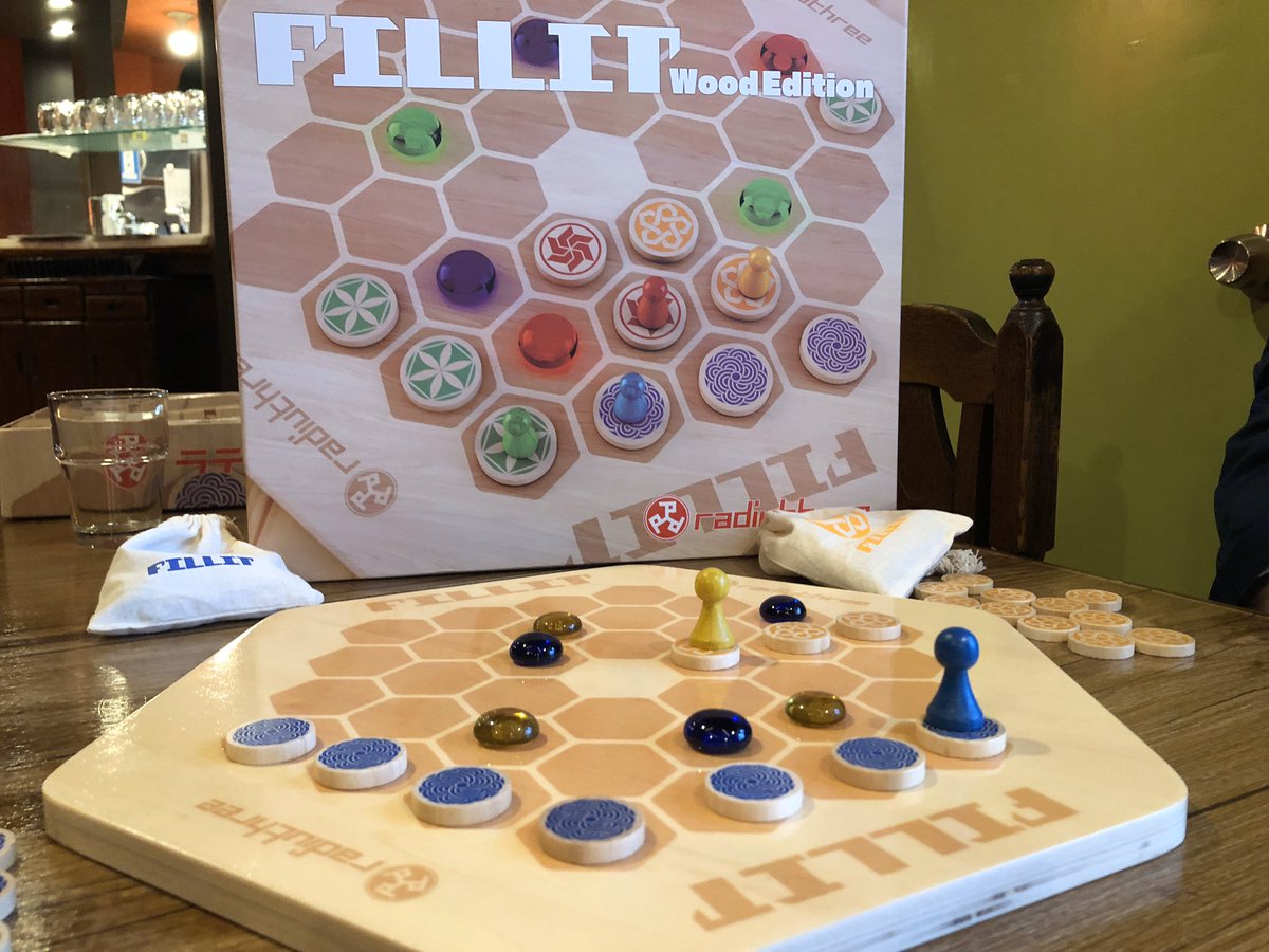 次回は9 15 ボードゲームカフェ有明亭 巣鴨 Twitterren この後18時 21時まで飲食営業 休憩時間には Fillit をプレイ 2 4人で遊べるアブストラクトゲームです ざっくり言うと対戦版ハイパーロボット ポケモン金銀の こおりのどうくつ なのですが 障害物