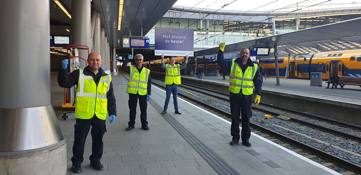 Vandaag maken we een '(chocolade)hart onder de riem'-rondje langs collega's in het land. Ook in deze bijzondere tijden zorgen zij er dag en nacht voor dat reizigers met een vitaal beroep in een schone trein reizen. Dat verdient een bedankje. #schoonmakersbedankt