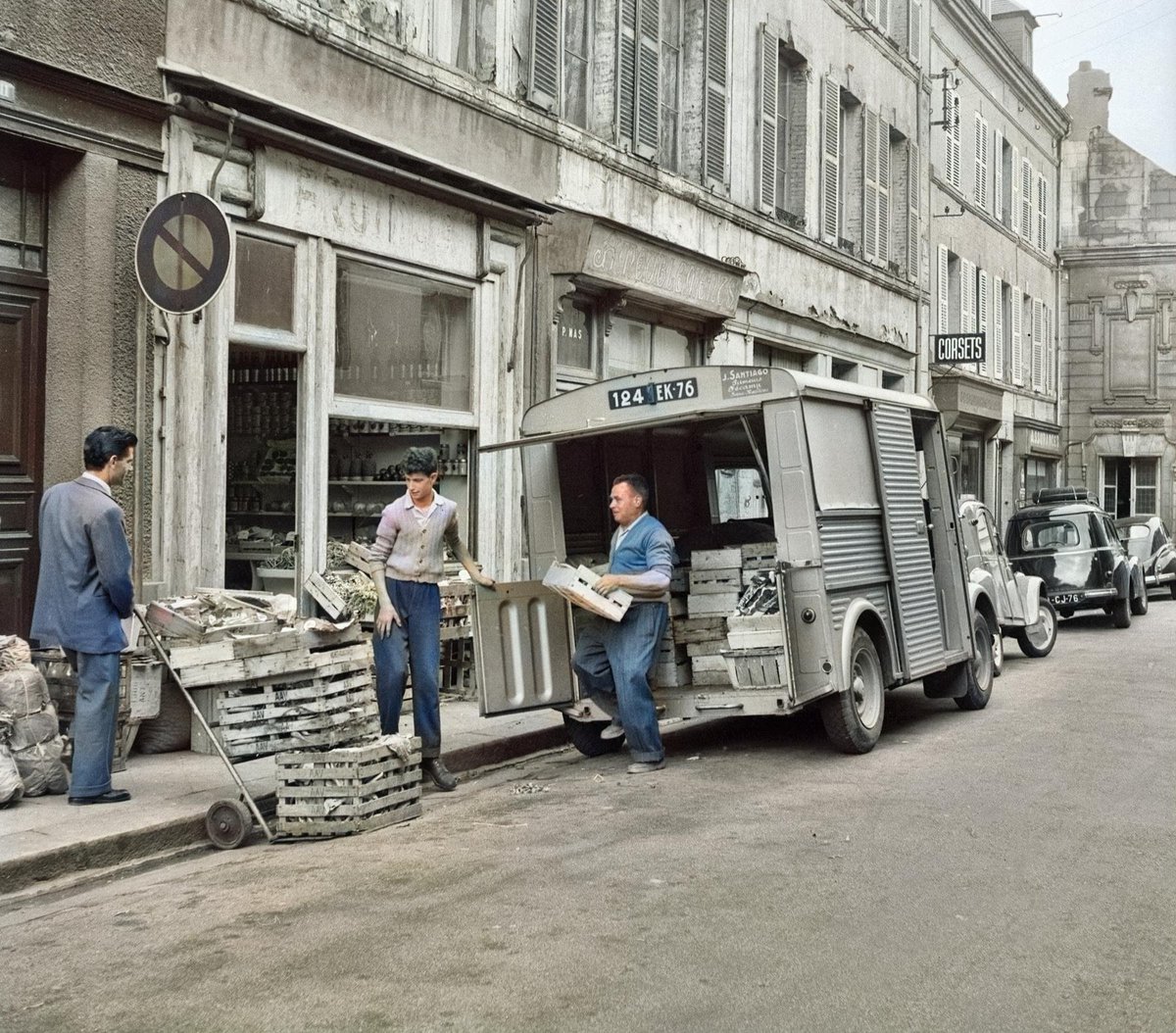 AVPCD's tweet image. Aujourd’hui, nous dédicaçons ces images d’archives aux agriculteurs et à l’ensemble du personnel des commerces alimentaires, qui nous permettent de nous nourrir chaque jour... 👇