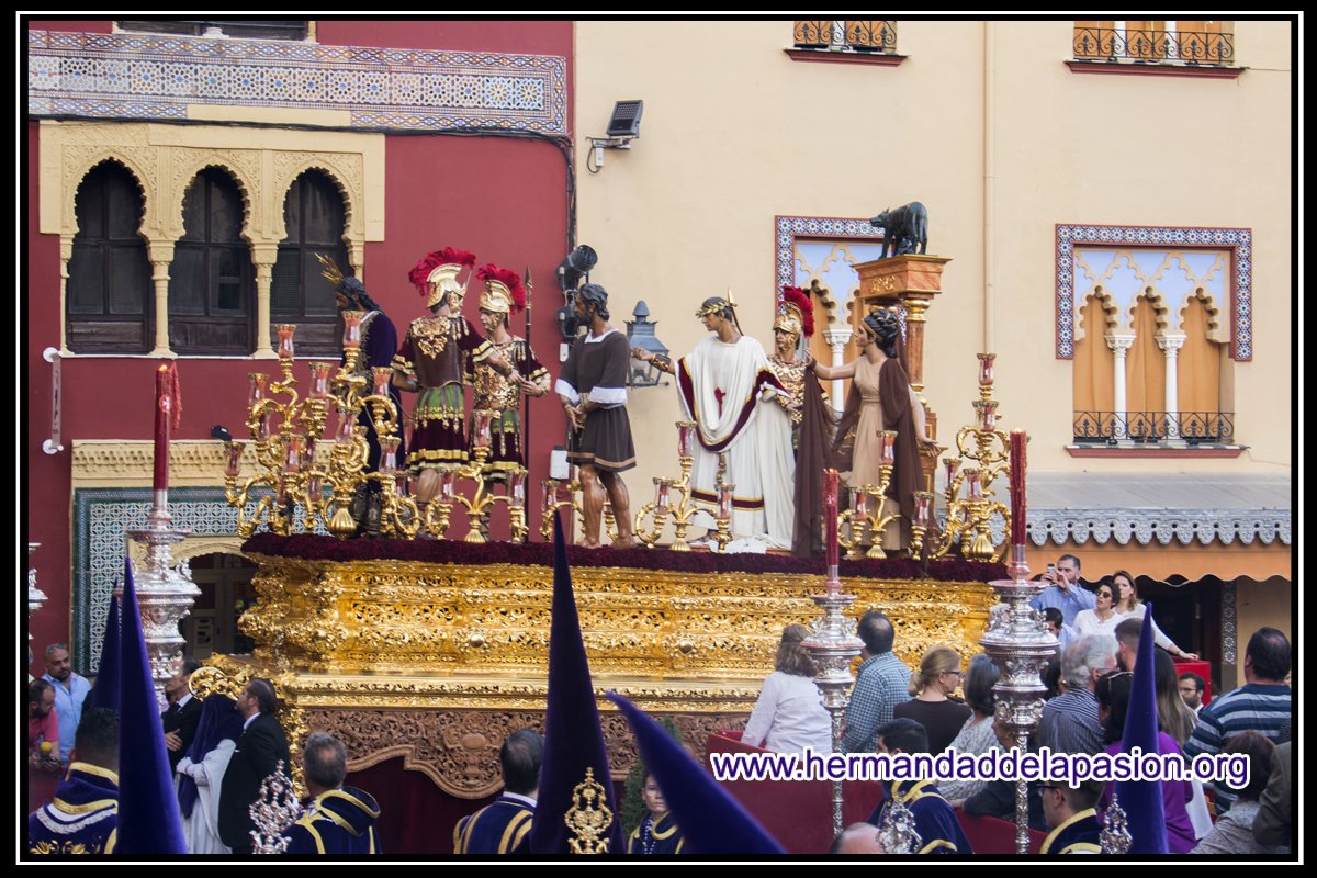 Las Crónicas de los principales diarios de la ciudad de un Martes Santo sin cofradías en la calle en Noticias Cofrades de hermandaddelapasion.org