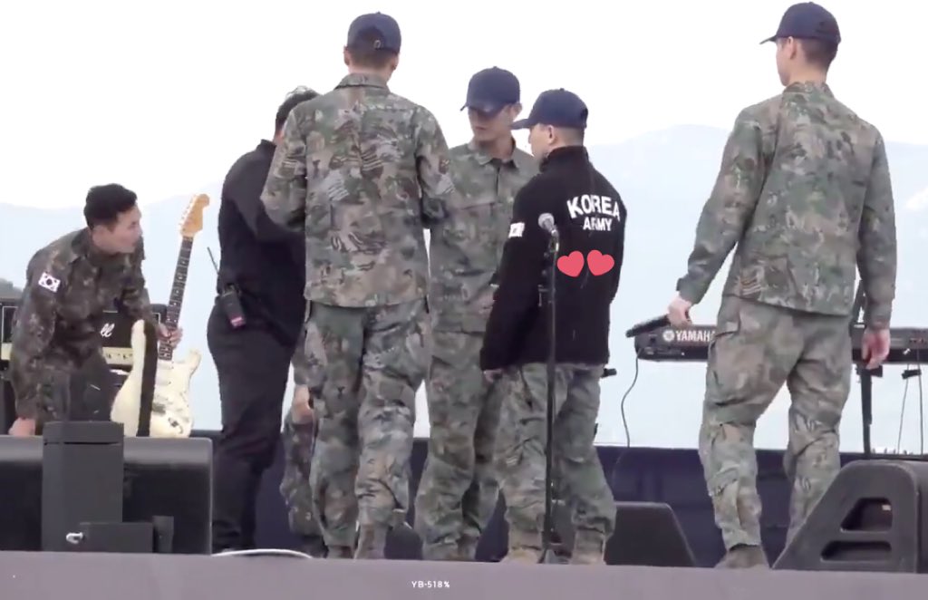 NaiBb_'s tweet photo. sometimes I just forget how tiny YB is😳♥️ https://t.co/OwMMhp6wwE