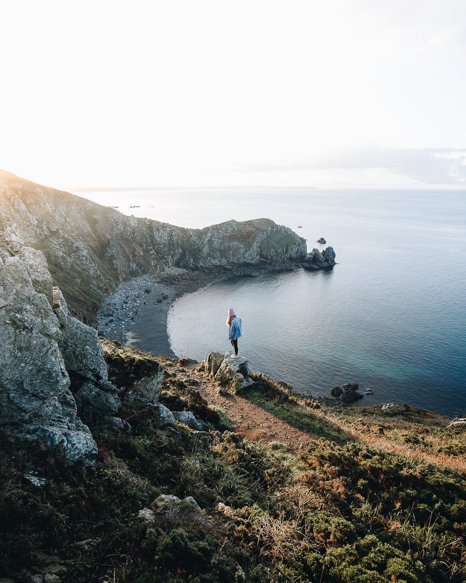 Être dépaysé à deux pas de la maison ✨

Irlande ? Ecosse ? Non, Normandie ! Le Nez de Jobourg est une petite merveille naturelle avec un air de bout du monde dont on ne se lasse jamais ! Vous connaissez cet endroit ? Ou un lieu qui y ressemble fortement ? 💫

#cestbeaulamanche