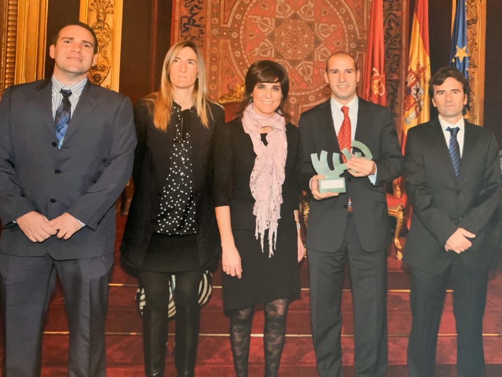 FNPadel's tweet photo. #MomentazosFNP 1️⃣4️⃣
Pamplona, 2011. La @Fedepadelnav, galardonada como la federación deportiva más destacada del deporte navarro de la temporada 2011.
2.050 licencias (30%🚺), grandes resultados nacionales, sede del #CESSAAAbsolutas e inicio del Plan de Selecciones de Menores👏👏 https://t.co/ASdL3qeOgr