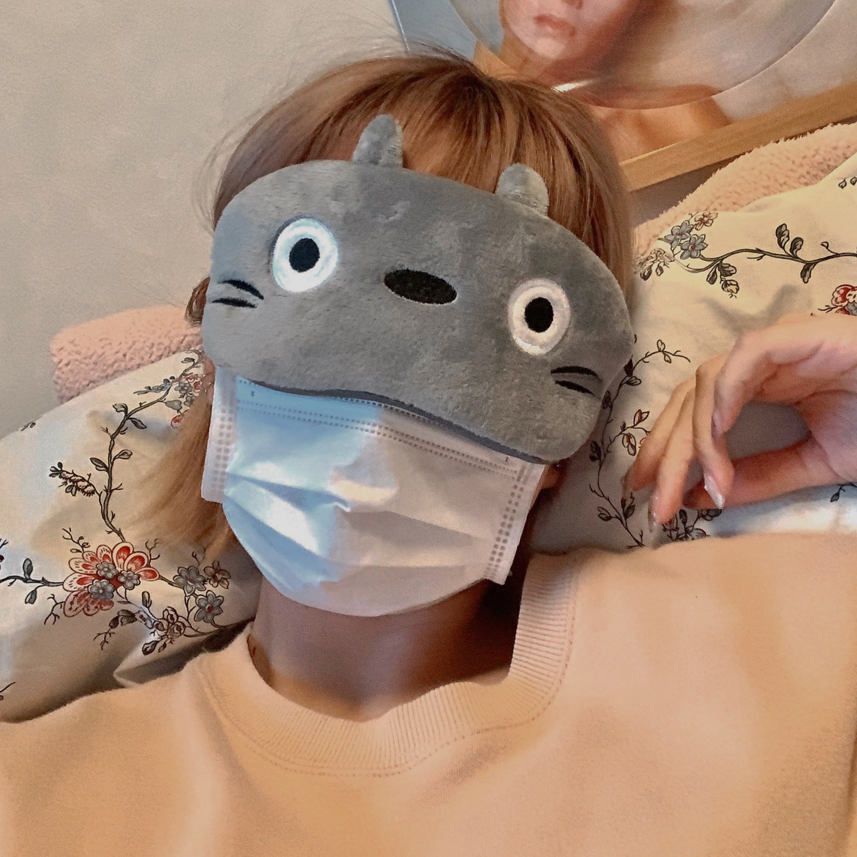 鹿の間 夜更かしさん必見 最近のお気に入りはusbホットアイマスク 寝不足や疲れからクマが酷く毎日使い捨ての アイマスク使ってましたがお金が勿体無いので電熱式を購入 温度は55 まで上げれて15分 60分までタイマーがセット出来る 何よりトトロ