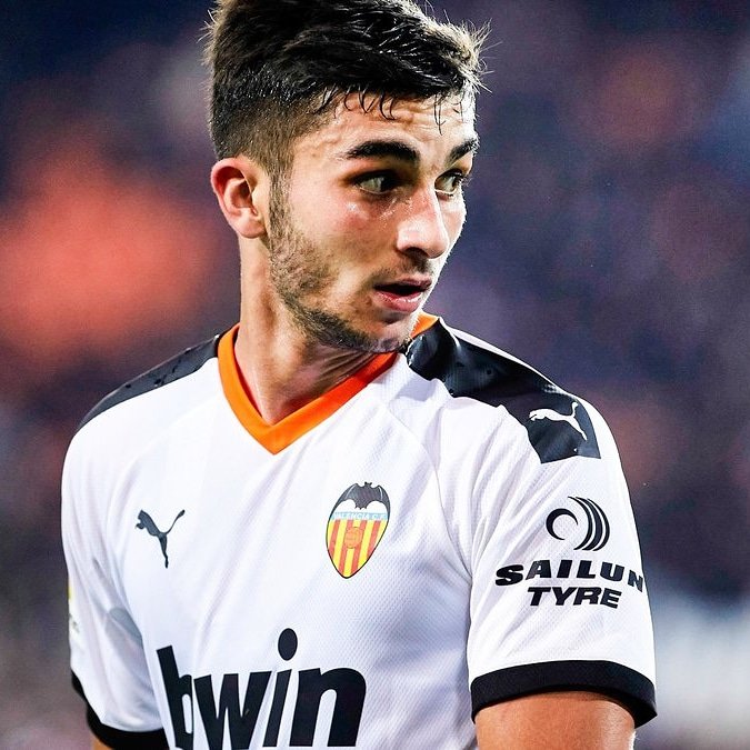 julioinsadji's tweet image. Vamos a divertirnos.  Si crees que @FerranTorres20 se queda haz RT. Si crees que se va FAV.  #quelistoaSomos. #TomamosNota.