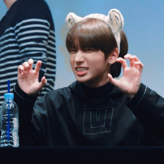 Taehyun baby white tiger thread @TXT_members