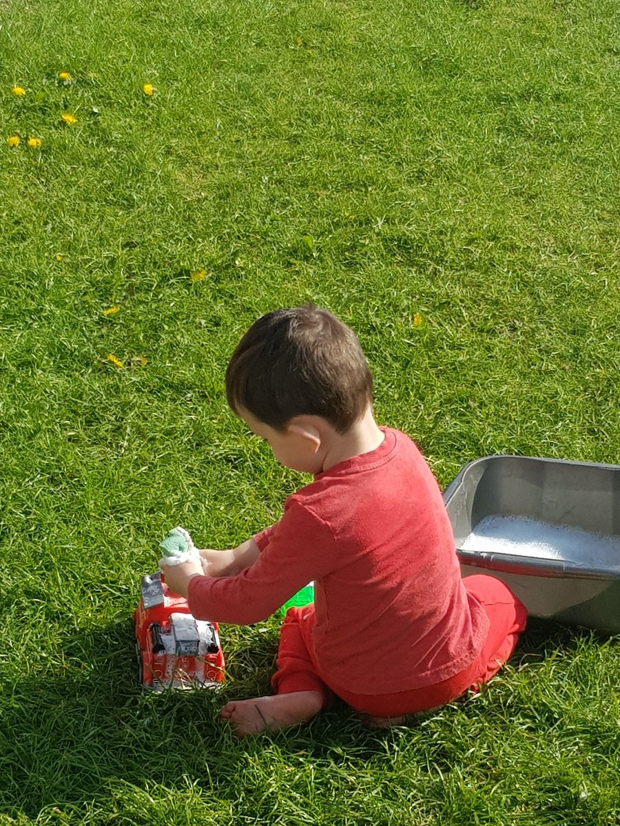 ManagerDarwins's tweet photo. Children can develop independance and physical skills through taking part in household jobs. Have fun with your children while doing the spring cleaning. https://t.co/lq6fgpNDcM