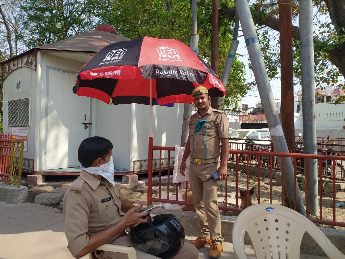 rjgovind1's tweet photo. A small effort for Our #SuperHeroes🇮🇳 💞🙏🙌
जय हिन्द..!!
@prayagraj_pol
@Uppolice
@112UttarPradesh
@dgpup
@igrangealld
#CareKarona
#21DinStayIn
#RedFM
#BajaateRaho https://t.co/91Kx2mXPST