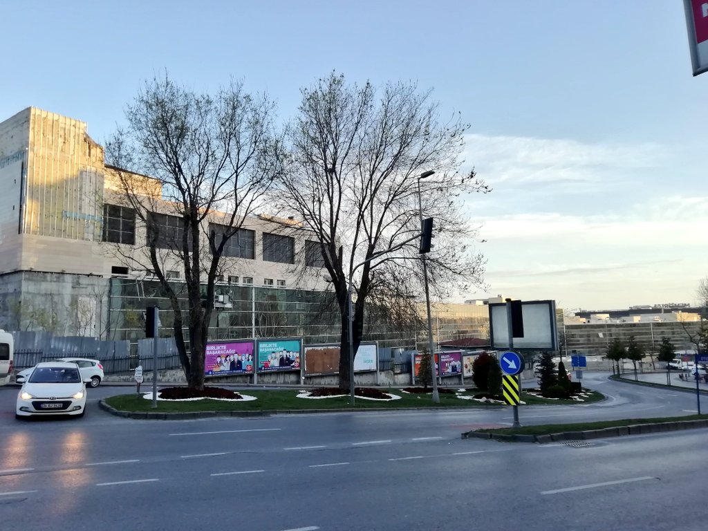 Bahçelievler 70. Yıl Fizik Tedavi Hastanesi bir türlü açılmayan hastane, İstanbul'da ki hastanelerin yükünü hafifletir ve bölge insanına hizmet vermeye başlayabilir.
Yettkililerin dikkatini buraya çekmek için lütfen bu paylaşıma destek veriniz.
#Hayatevesığar
#Evdekal
#evindekal