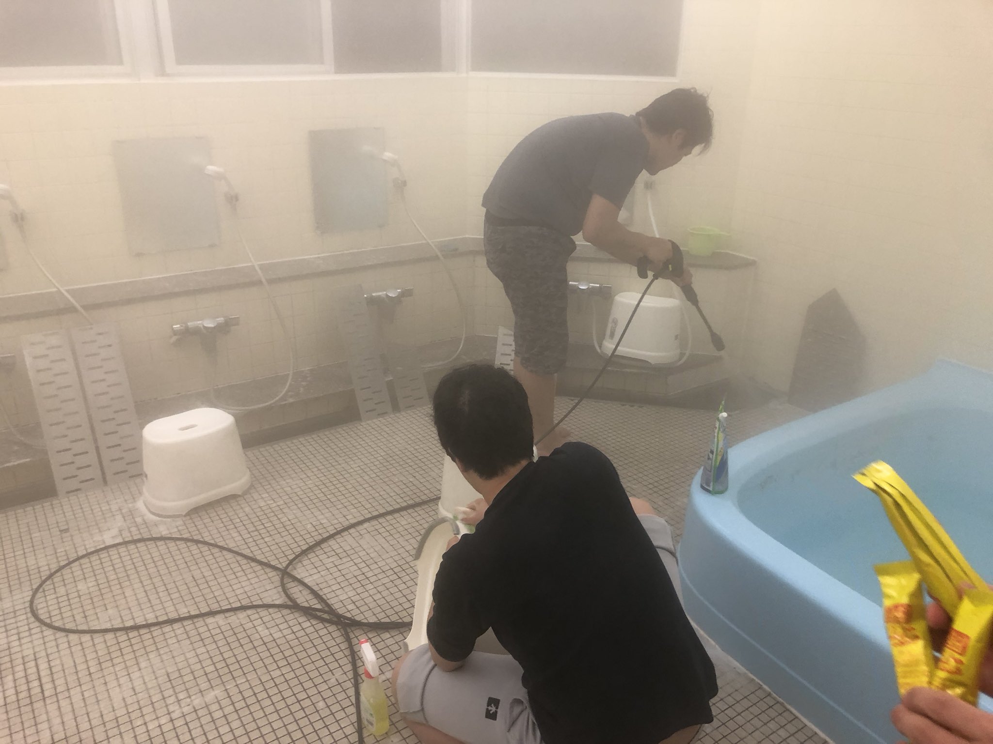 北海道教育大学旭川校 築ヶ丘寮 令和版 Pa Twitter 昨日 寮務委員で浴室の大掃除を行いました 風呂場が明るくなりましたね 椅子を新しく買った って言われるととても1fm 2fmは嬉しい気持ちになるので是非言ってあげてください