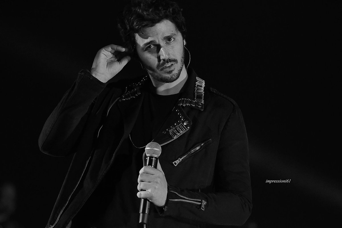 impressioni61's tweet photo. #buoncompleannoVige "È un giorno semplice" Auguri Andrea https://t.co/sOfeGeHvag