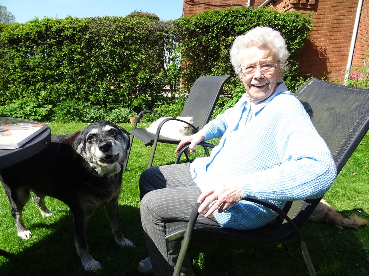 ITVCentral's tweet photo. A 97-year-old great-grandmother from Staffordshire has beaten coronavirus 👏

Joyce Goldstraw, who served as a corporal in the Women’s RAF during the Second World War, is one of the oldest women in the UK to overcome the disease. 🏥

More here: 👉 https://t.co/uf31QuRfGV https://t.co/UsXd8LiQ1s