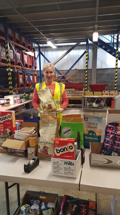 Our teams are continuing to support vulnerable residents across the district delivering food parcels and thanks to Wood Green, The Animals Charity donating pet food, we've been able to help their pets too! #WeAreHuntingdonshire