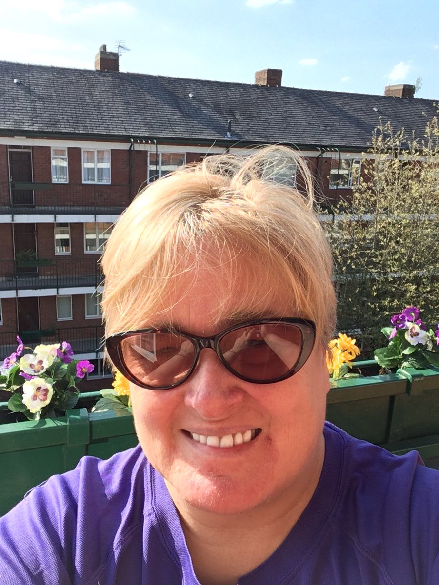 KarenBrackenri2's tweet photo. Getting some rays...plants 🌼🌺in my balcony box artificial from  @Tesco  #EveryLittleHelps #BetterThenNothing #DoesTheJob https://t.co/lBOxpdri97