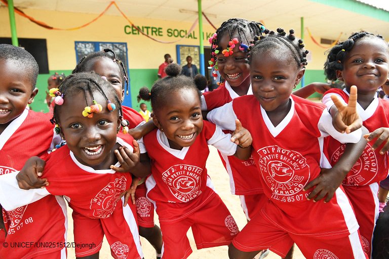 In this photo we see future leaders, teachers, doctors, artists, engineers...💗💚💛☺️! What do you see? 

#ForEveryChild, a happy day in school!