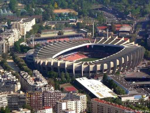 Déjà, ce qu'il y avait de kiffant dans ce Mondial, c'est que tous les stades nous parlaient.J'adore découvrir de nouveaux stades, mais quand on dit match à La Beaujoire, à Gerland ou au Parc des Princes, t'es direct ambiancé.