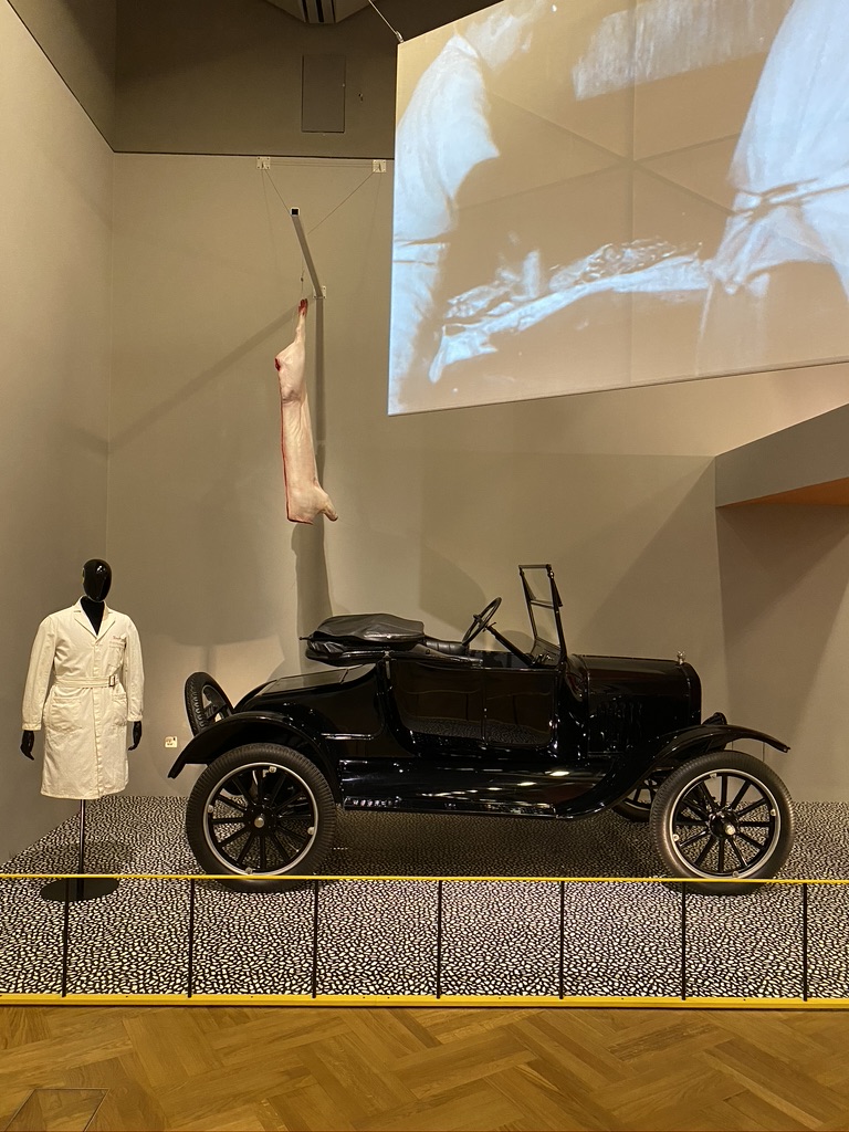 67 For starters, why is there a pig carcass hanging here? Because Ford’s main inspiration for the idea of a moving assembly line came from the slaughterhouses spread across the Midwest. A reminder that innovation is rooted in time and place.