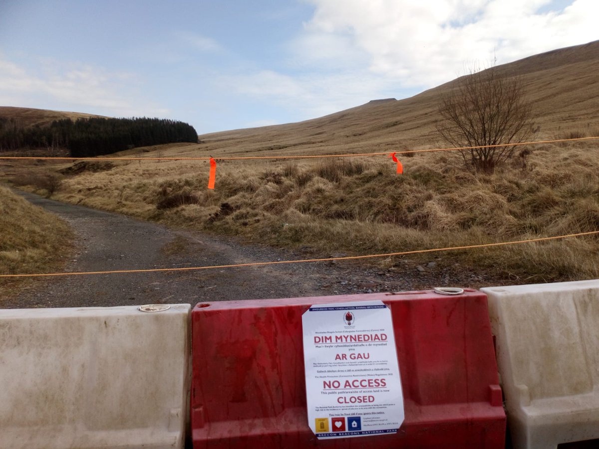 BannauB's tweet photo. #WardenWednesday

Our wardens have been busy today working alongside @PowysCC South Wales Trunk Roads Agency @NTBreconbeacons &amp; @DPP_NPTBrecon reinforcing closures before the Easter weekend
Closed means closed! Please
#stayhomestaysafe
#visitlater
#savethenhs https://t.co/52LbIvnrKW