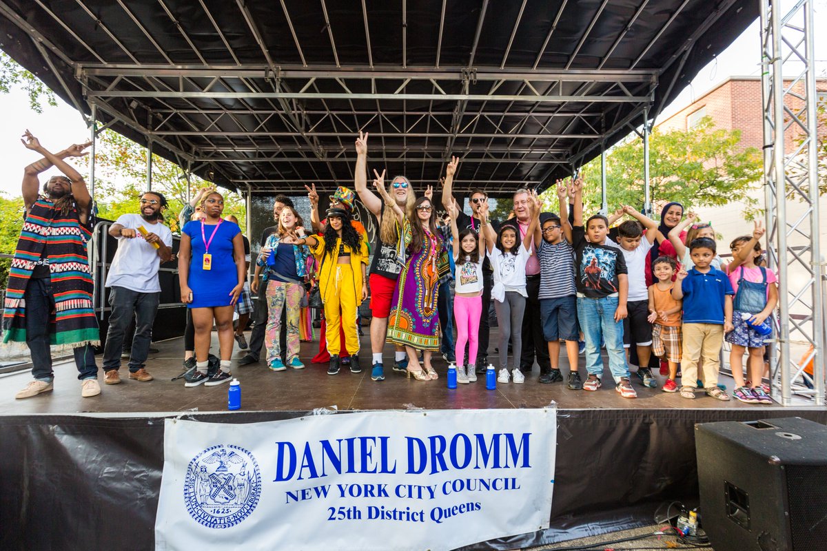 lennonbus's tweet photo. Today we go live @lennonbus Instagram @ 2pm EST w/ the incredibly accomplished bassist & DJ @AlissiaB. Alissia is no stranger to #lennonbus as a regular Artist Ambassador. She also DJ'd our block party & hosted our #BassOff #FunkOff in #JacksonHeights #NYC w/ @Bootsy_Collins! https://t.co/qQhMlx4zrz