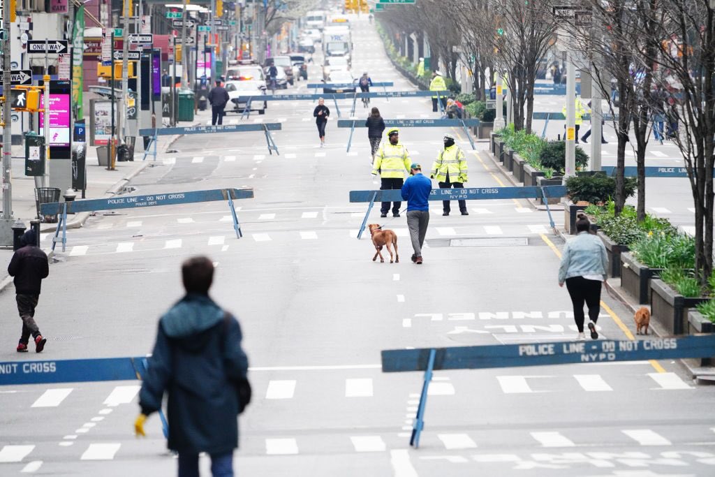 Regions and cities provide basic services to citizens, and recover local economy hit by #COVID19. US Congress entrusted US Mayors with 150bln $ FRESH NEW direct funds. And 250bln $ more is coming, NO CONDITIONS attached. Read here bit.ly/2y3aedu + bit.ly/39Sl4Ao